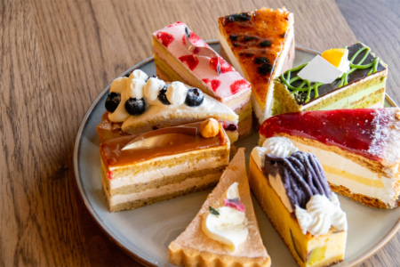 写真：【大阪店】芝生を眺めながら季節のケーキでカフェタイム