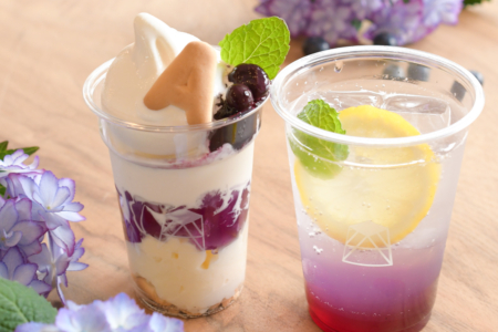 写真：カフェに期間限定あじさいソーダ＆パフェ登場