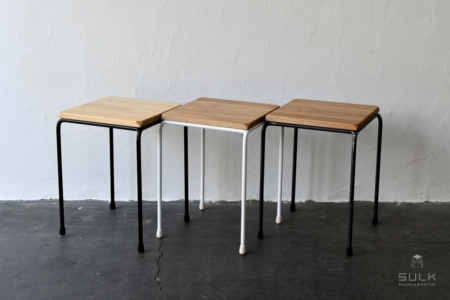 写真：ROUND BAR STOOL