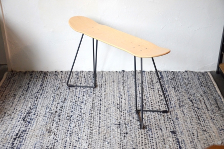 写真：鉄脚製のSkate board stool（スケ－トボードスツール）できました！