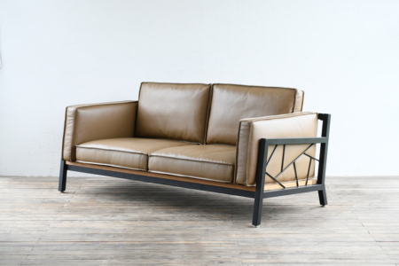 写真：レザーソファ