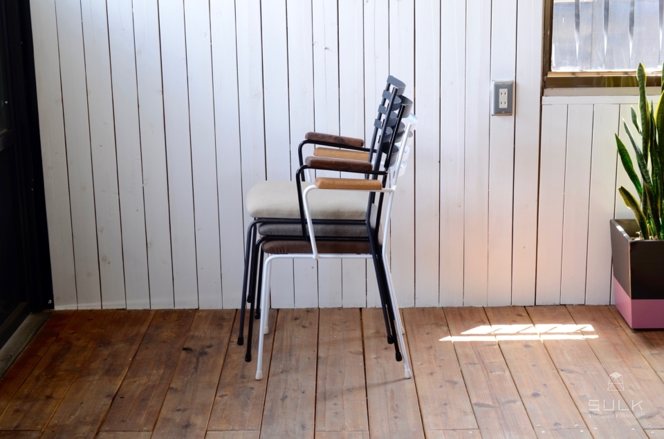 写真：BASIC ARMCHAIR – Wood Seat