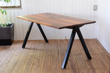 写真：商品紹介・ダイニングテーブル　Aフレーム