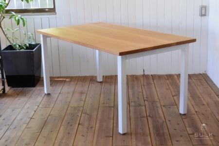 写真：オーク　ダイニングテーブル 修正してます