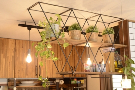写真：Geometric Hanging Shelf