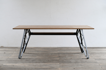 写真：DINING TABLE – truss reg / OAK