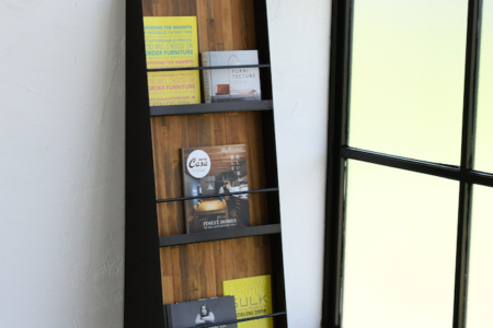 写真：MAGAZINE RACK　