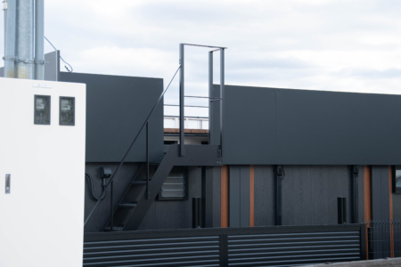写真：大阪府堺市　カズキオート様　ヒップバー、外階段