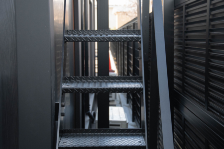 写真：大阪府堺市　カズキオート様　ヒップバー、外階段