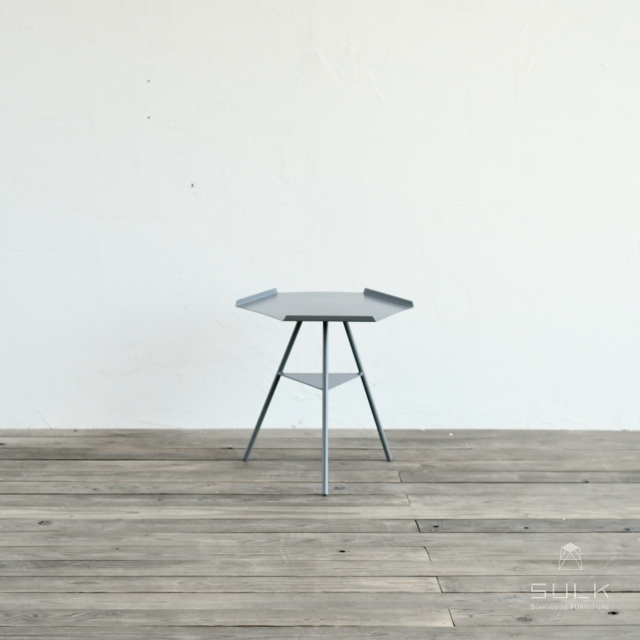 写真：Tripod table – Steeltop Low