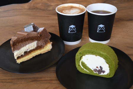 写真：ケーキセットが始まりました！