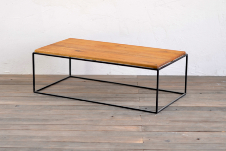 写真：TETRAGON TABLE