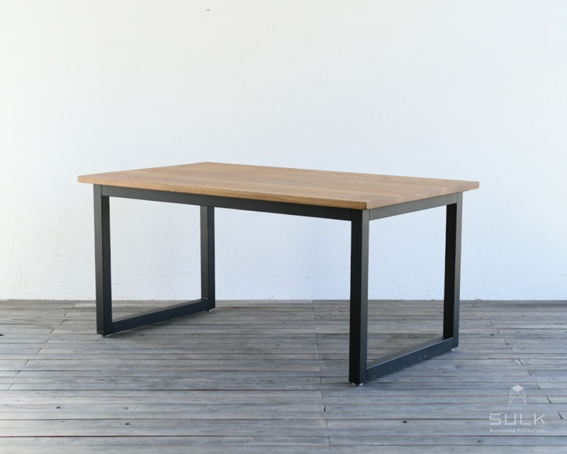 写真：DINING TABLE – Square frame / OAK