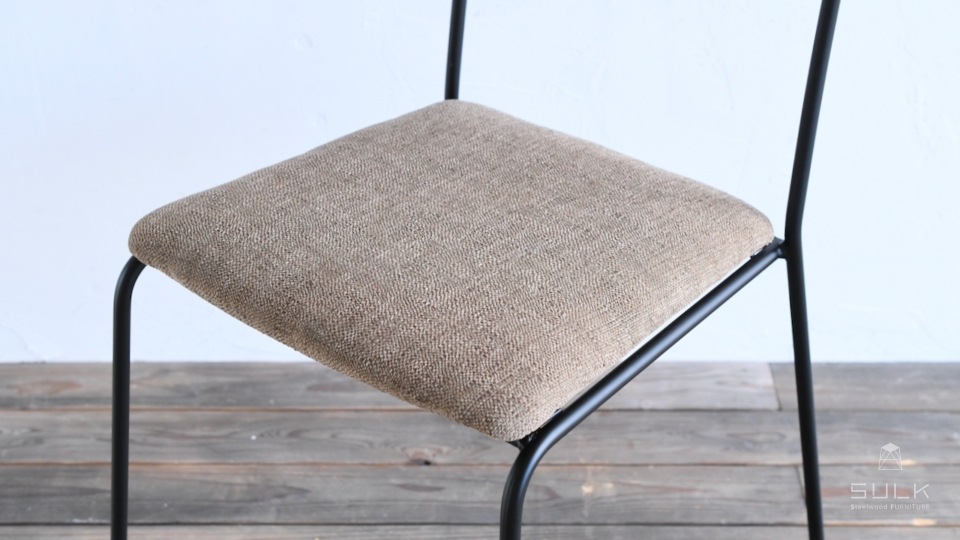 写真：BASIC ARMCHAIR – Fabric Seat