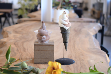 写真：カフェに期間限定ソフトクリーム・ミュクレショコラ登場