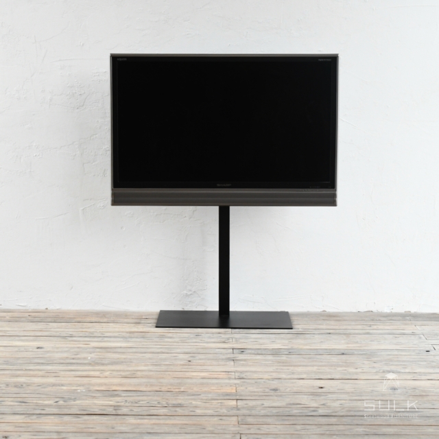 写真：TV stand – BASIC