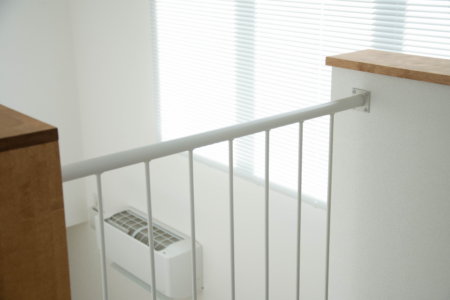 写真：大阪府伊丹市 Y様邸　階段、吹抜手摺、オーダーベンチ