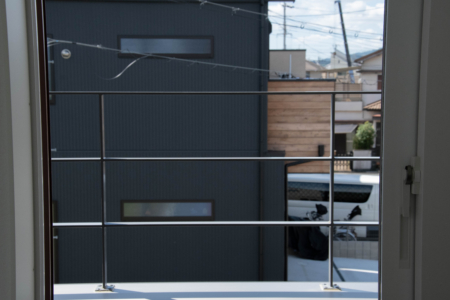 写真：大阪府伊丹市 Y様邸　階段、吹抜手摺、オーダーベンチ