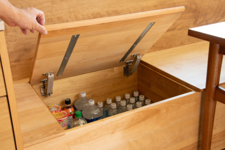 写真：大阪府伊丹市 Y様邸　階段、吹抜手摺、オーダーベンチ