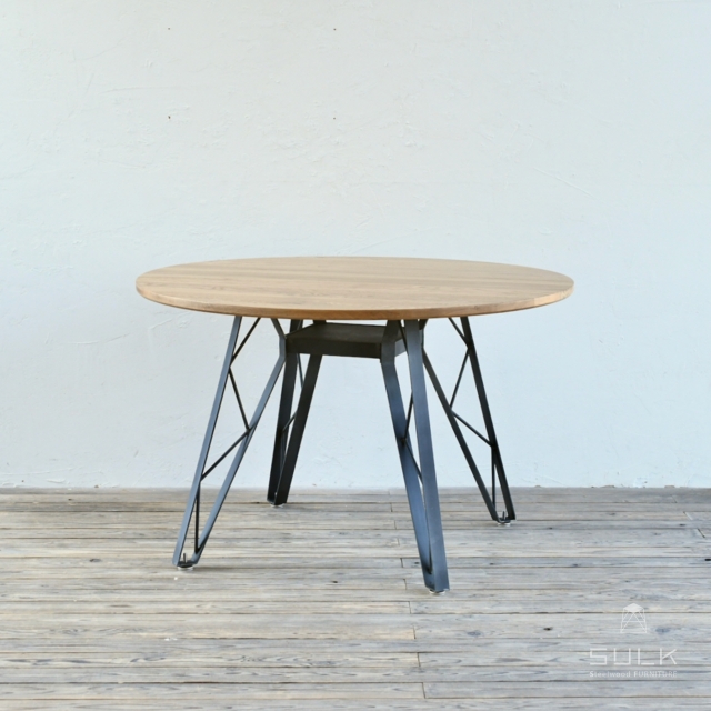 写真：OAK ROUND TABLE – truss reg