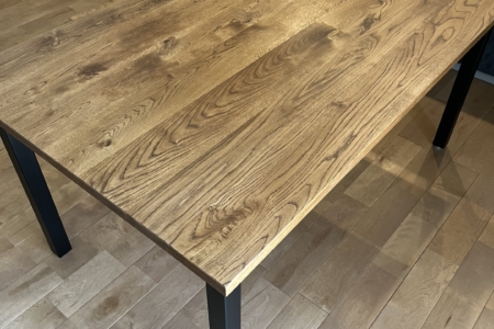 写真：大阪府岸和田市 Y様邸　SULKテーブル ポータルフレー厶